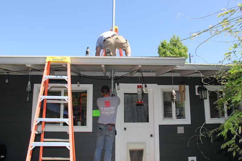 DT Electric Team At Work